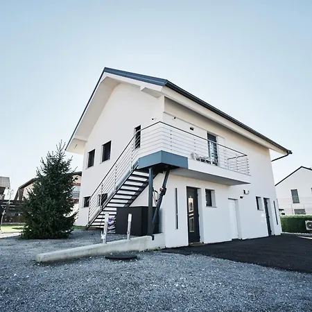 Alpine Nest Apartman *